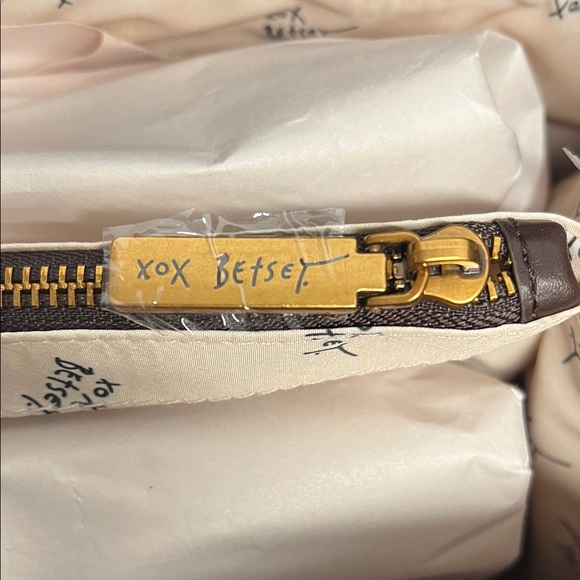 Betsey Johnson | Leopard Tote w/ Bag Charm & Crossbody Strap - Picture 14 of 16